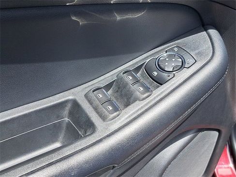 Used 2021 Ford Edge SEL image 18