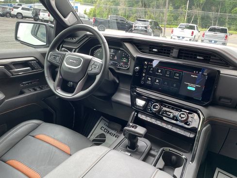 Used 2025 GMC Sierra 1500 AT4 w/ AT4 Premium Package AWD/4WD image 35