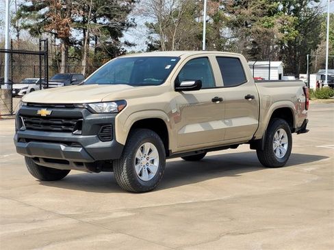 Used 2023 Chevrolet Colorado W/T image 3