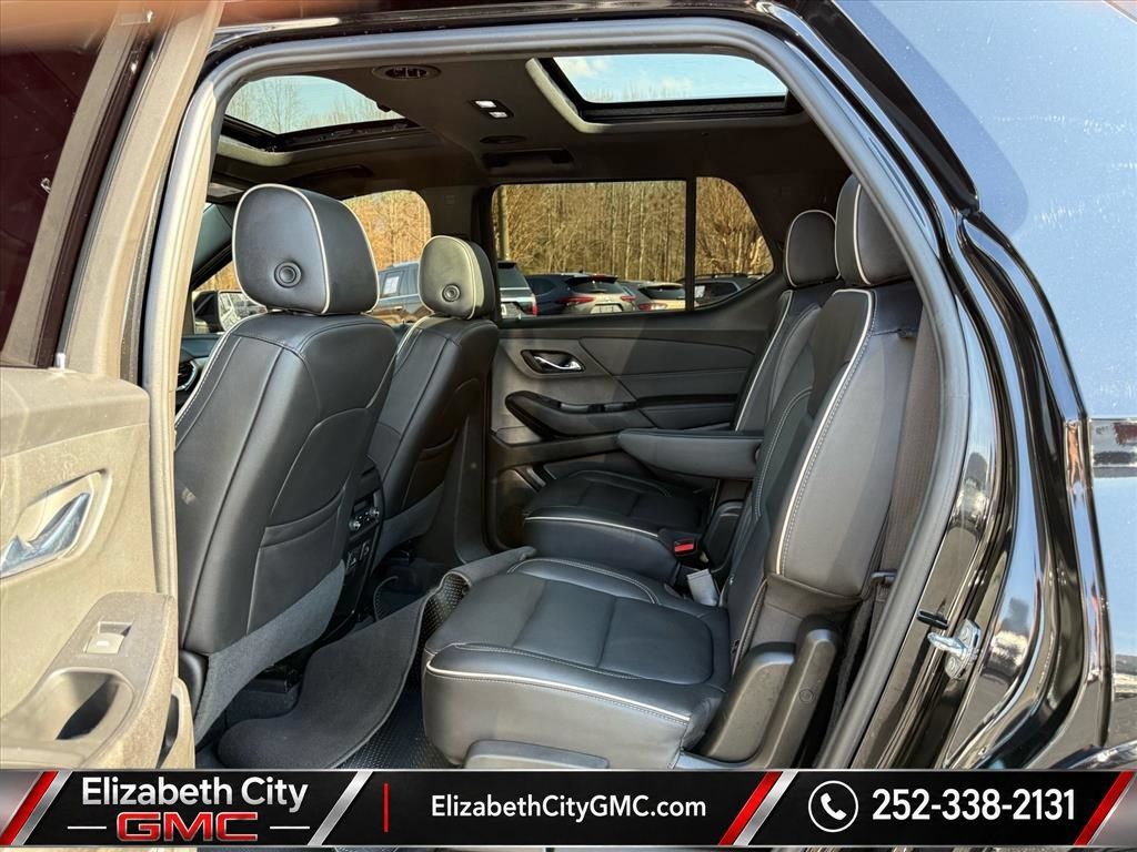 Used 2023 Chevrolet Traverse Premier AWD/4WD image 14