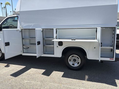 New 2025 GMC Savana 3500 w/ Power Convenience Package RWD image 22