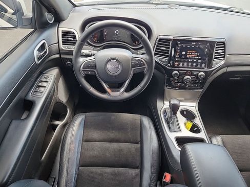 Used 2021 Jeep Grand Cherokee Laredo X image 5