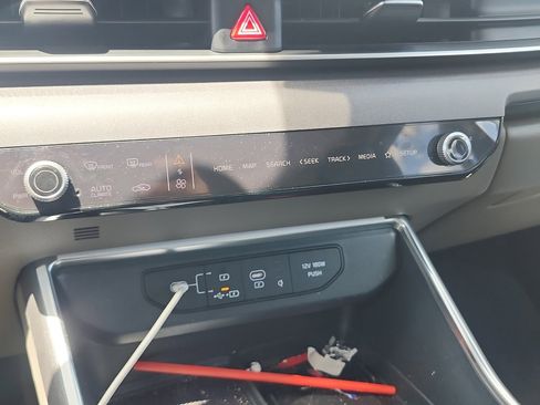 Used 2026 Kia Carnival EX FWD image 25
