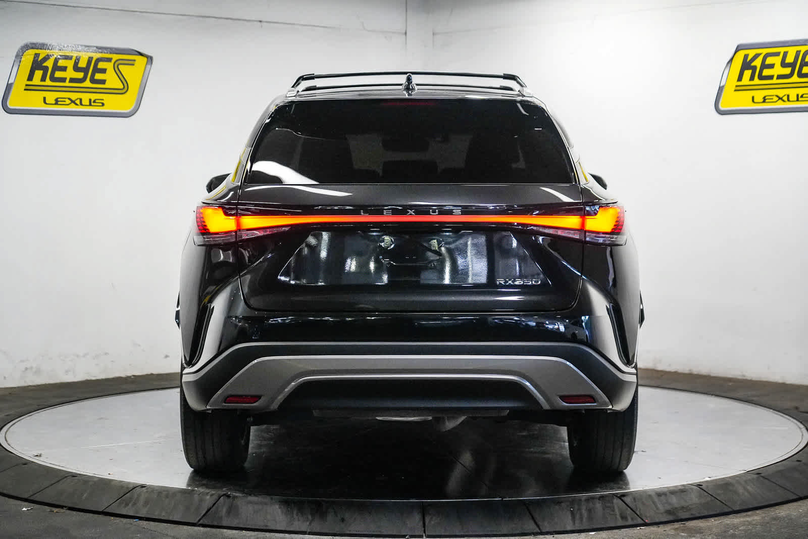 Used 2024 Lexus RX 350 Premium w/ Convenience Package FWD image 5
