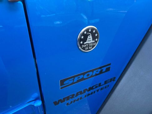 Used 2016 Jeep Wrangler Unlimited Sport w/ Connectivity Group AWD/4WD image 7
