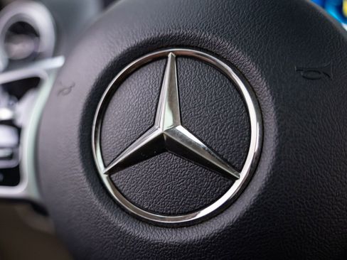 Used 2023 Mercedes-Benz GLB 250 4MATIC image 26