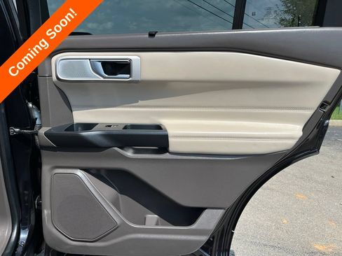 Used 2020 Ford Explorer Platinum w/ Premium Technology Package AWD/4WD image 40