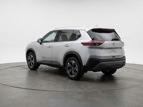 Used 2025 Nissan Rogue SV AWD/4WD image 6