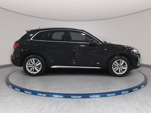 Used 2023 Audi Q5 2.0T Premium w/ Convenience Package image 5