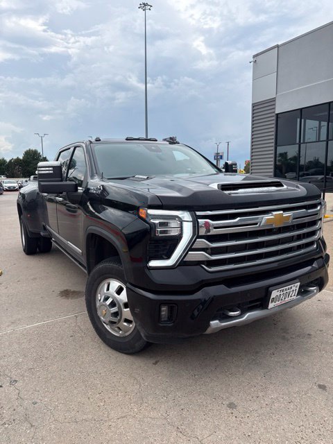 Used 2024 Chevrolet Silverado 3500 High Country w/ Technology Package AWD/4WD image 1