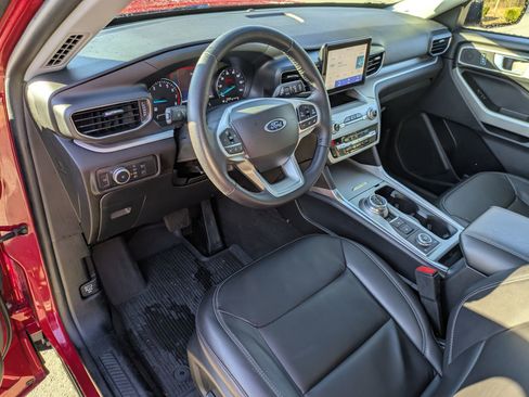 Certified 2022 Ford Explorer XLT w/ Equipment Group 202A image 14