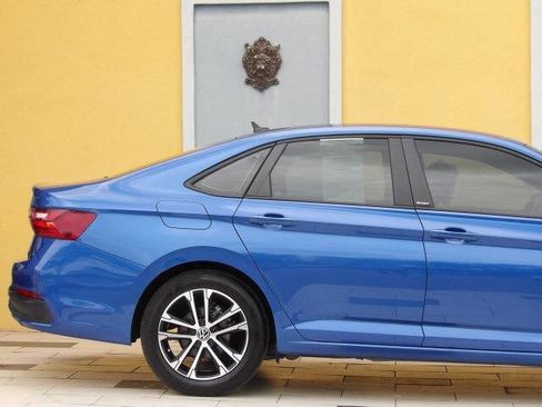 Used 2023 Volkswagen Jetta Sport image 9