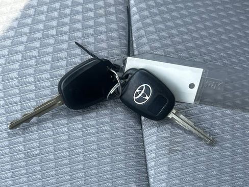 Used 2015 Toyota Camry SE image 29