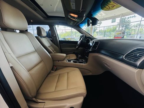 Used 2020 Jeep Grand Cherokee Limited AWD/4WD image 38