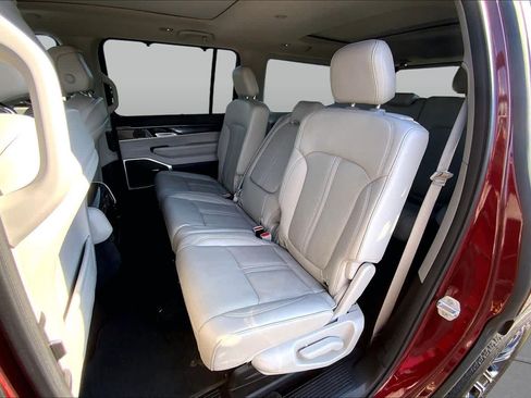 Used 2024 Jeep Wagoneer 2WD w/ Premium Group I image 21