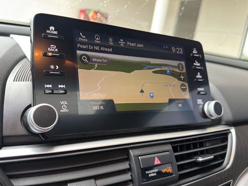 Used 2018 Honda Accord Touring image 25