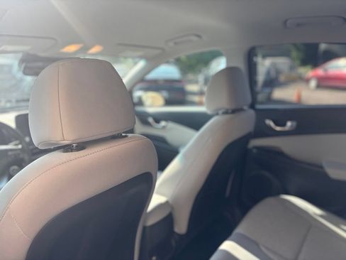 Used 2023 Hyundai Kona SE FWD image 21