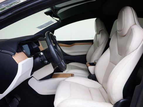 Used 2019 Tesla Model X Long Range AWD/4WD image 16