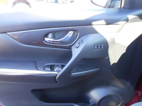 Used 2019 Nissan Rogue SV w/ Premium Package image 19