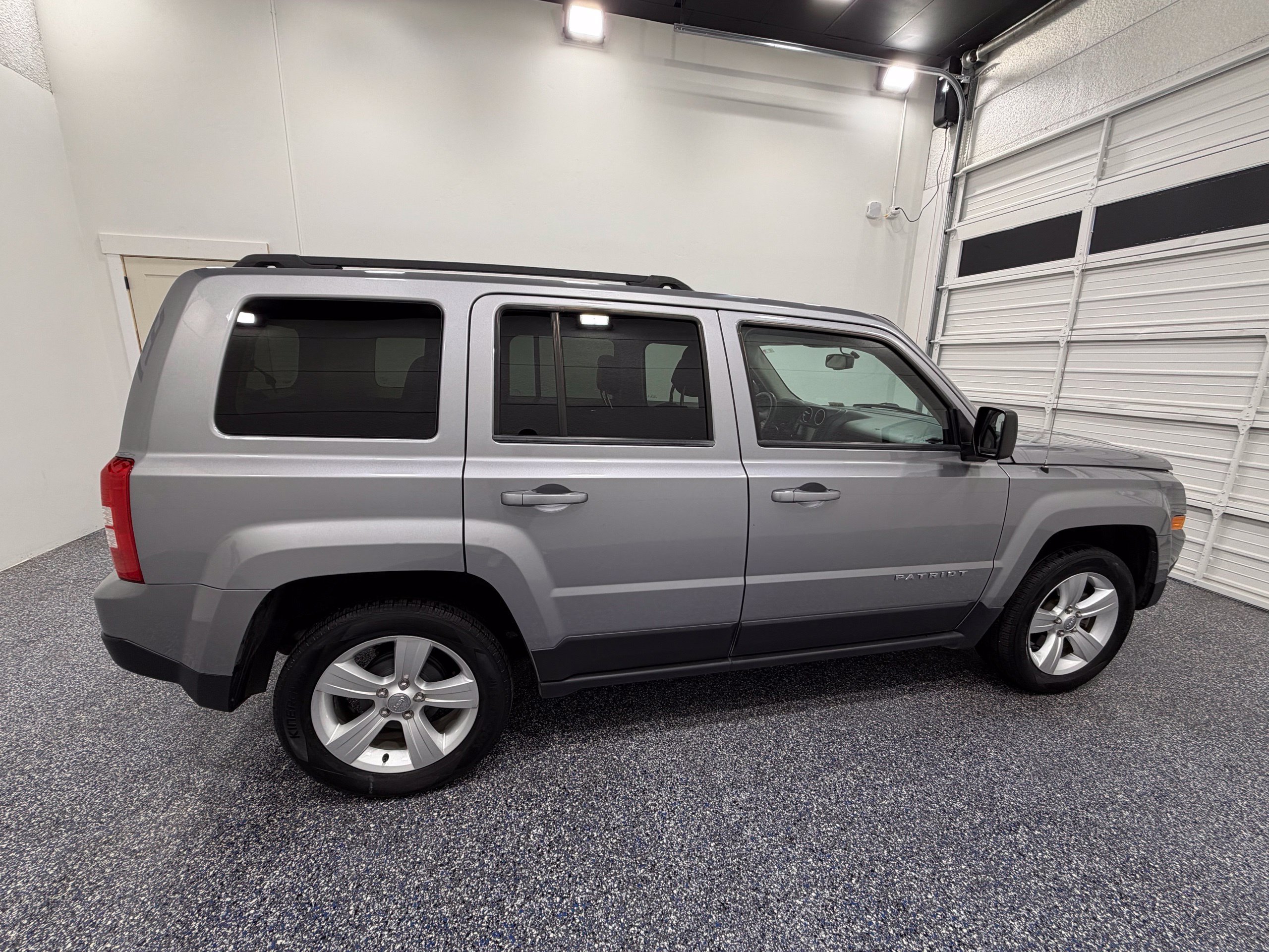 Used 2015 Jeep Patriot Latitude FWD image 7