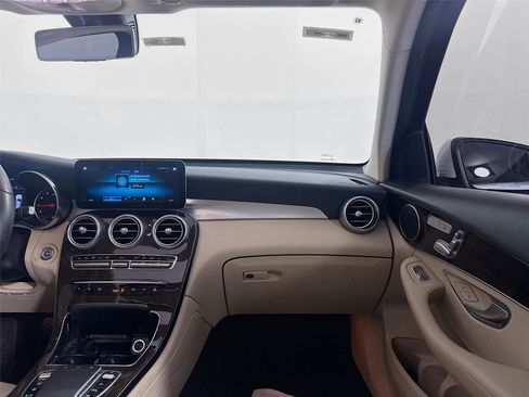 Used 2021 Mercedes-Benz GLC 300 image 22