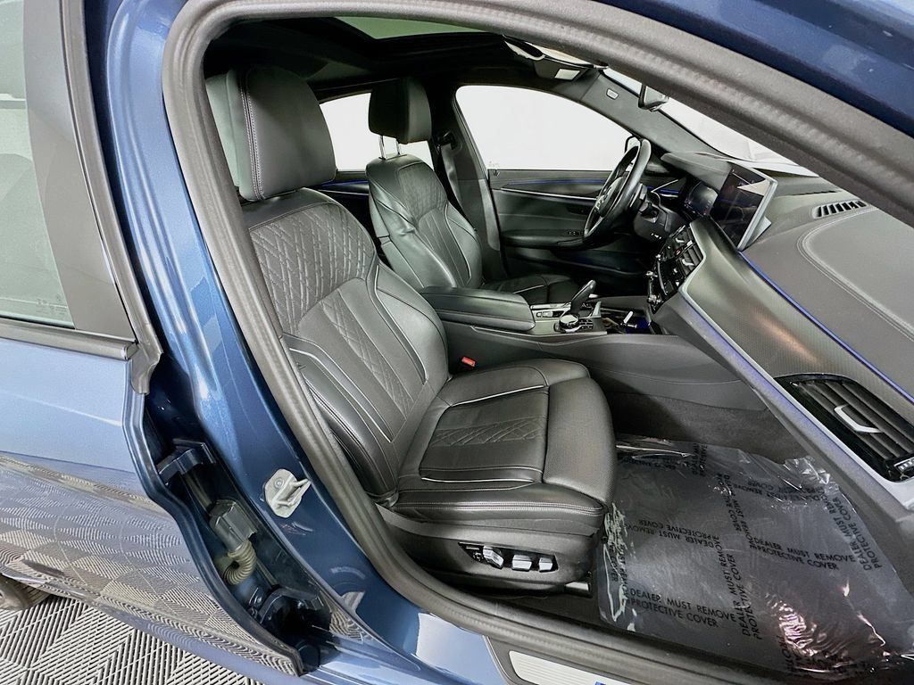 Used 2023 BMW M550i xDrive w/ Executive Package AWD/4WD image 37