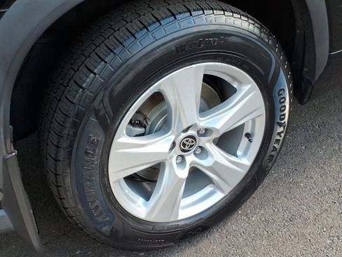 Used 2020 Toyota Highlander LE AWD/4WD image 7