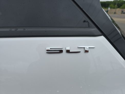 Used 2024 GMC Terrain SLT w/ Infotainment Package II AWD/4WD image 10