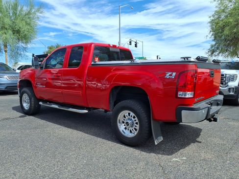 Used 2008 GMC Sierra 2500 SLT w/ Z71 Off-Road Package AWD/4WD image 7