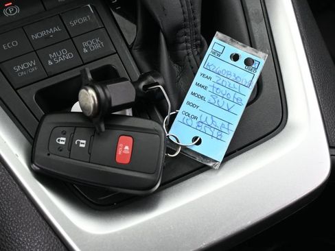 Used 2024 Toyota RAV4 XLE AWD/4WD image 21