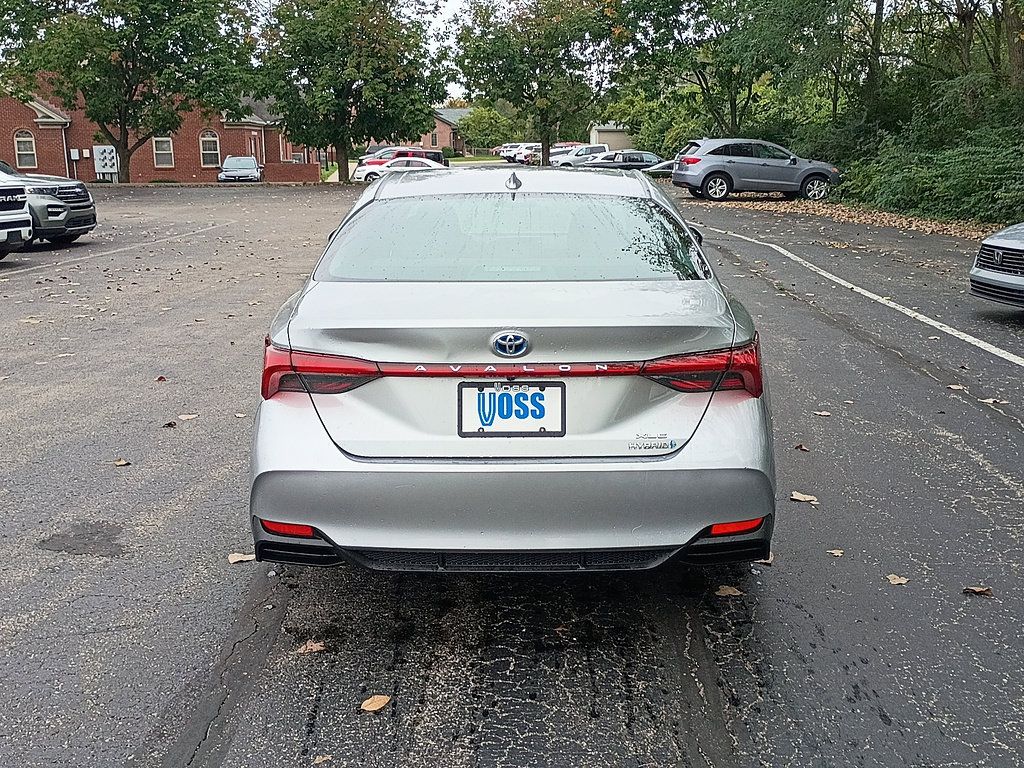 Used 2021 Toyota Avalon XLE w/ Moonroof Package FWD image 4