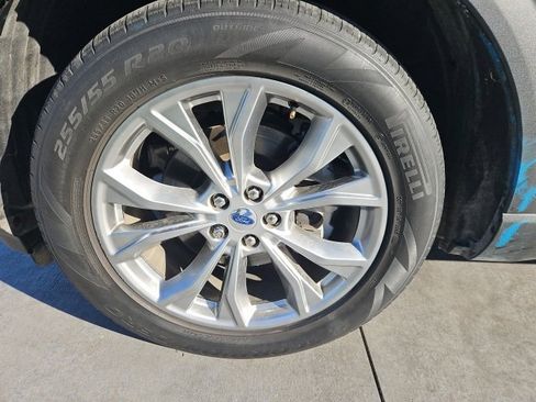 Used 2021 Ford Explorer XLT w/ Equipment Group 202A image 4