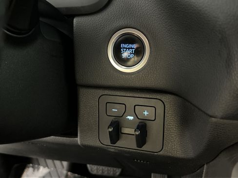 Used 2022 Toyota Tundra Limited AWD/4WD image 36