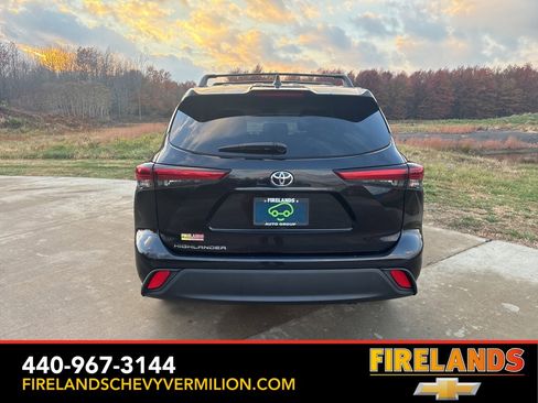 Used 2023 Toyota Highlander L image 4