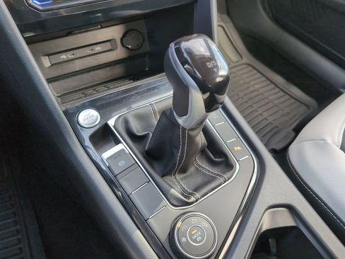 Used 2025 Volkswagen Taos SE image 22