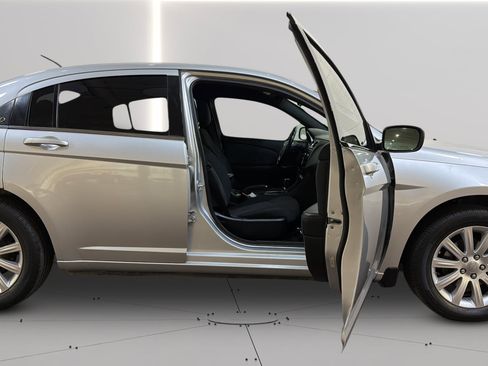 Used 2012 Chrysler 200 Touring image 16