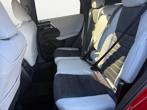 New 2026 Mitsubishi Outlander SE image 13