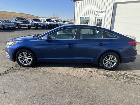 Used 2017 Hyundai Sonata SE image 2