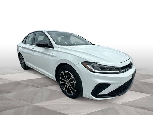 Used 2025 Volkswagen Jetta Sport FWD image 2