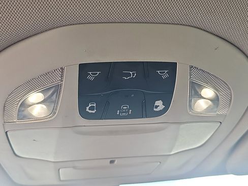 Used 2020 Chrysler Pacifica Touring-L w/ Advanced Safetytec Group image 31