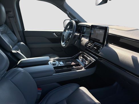 Certified 2019 Lincoln Navigator L Reserve image 31