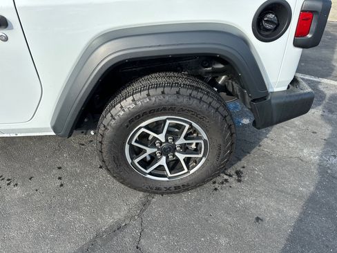 Used 2025 Jeep Wrangler Sport image 9