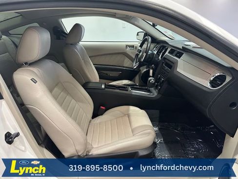 Used 2011 Ford Mustang Premium w/ 201A Rapid Spec Order Code RWD image 5