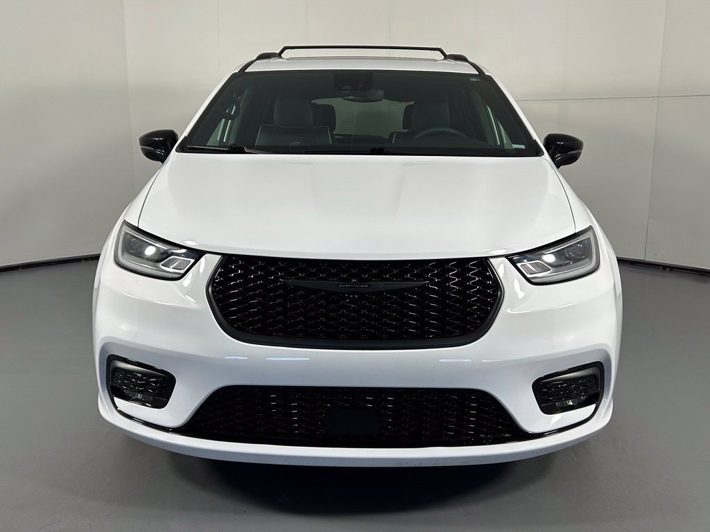 Used 2025 Chrysler Pacifica Limited FWD image 2
