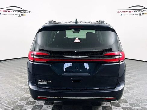 Used 2021 Chrysler Pacifica Touring-L w/ Premium & Safety Sphere Group FWD image 7