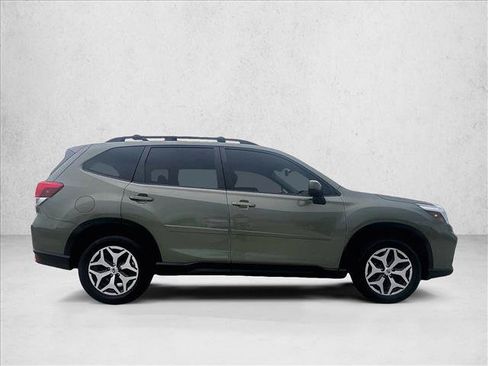 Used 2021 Subaru Forester Premium AWD/4WD image 5