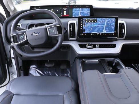 Certified 2025 Ford Expedition Active AWD/4WD image 18