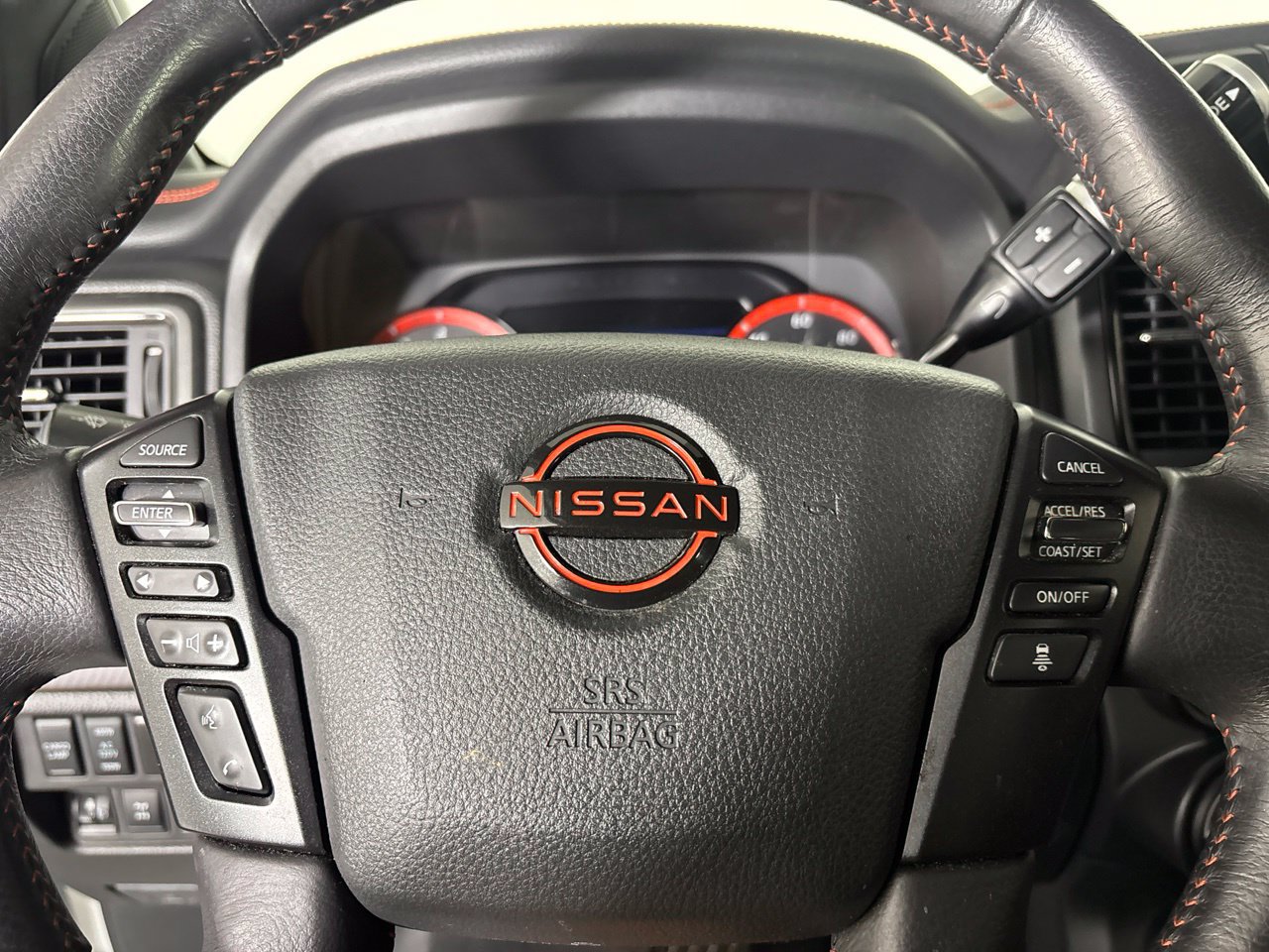Used 2024 Nissan Titan PRO-4X w/ Pro-4x Convenience Package AWD/4WD image 14