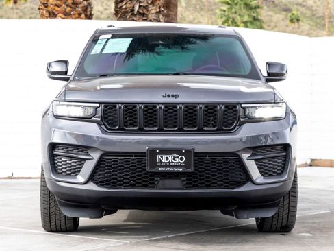 Used 2023 Jeep Grand Cherokee Altitude image 4