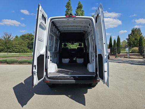 New 2025 Mercedes-Benz Sprinter 2500 image 9